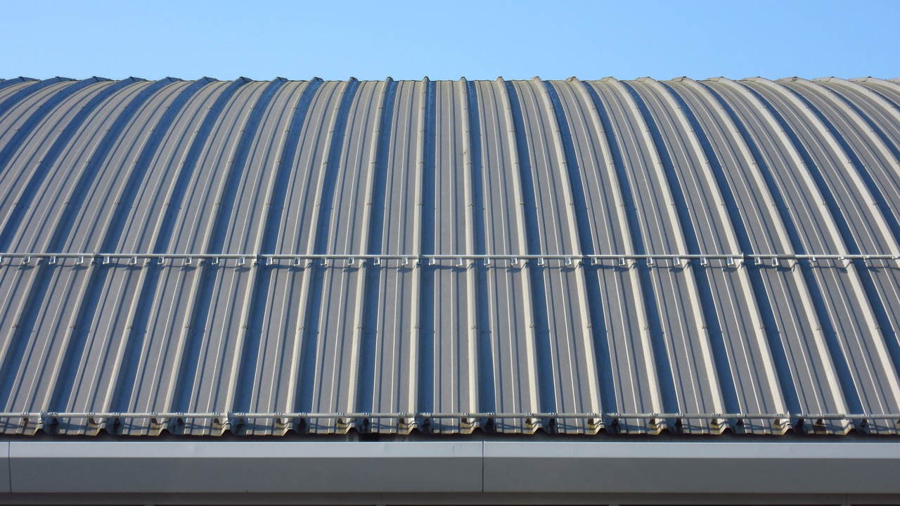 sheet-metal-roof-1325466_1280
